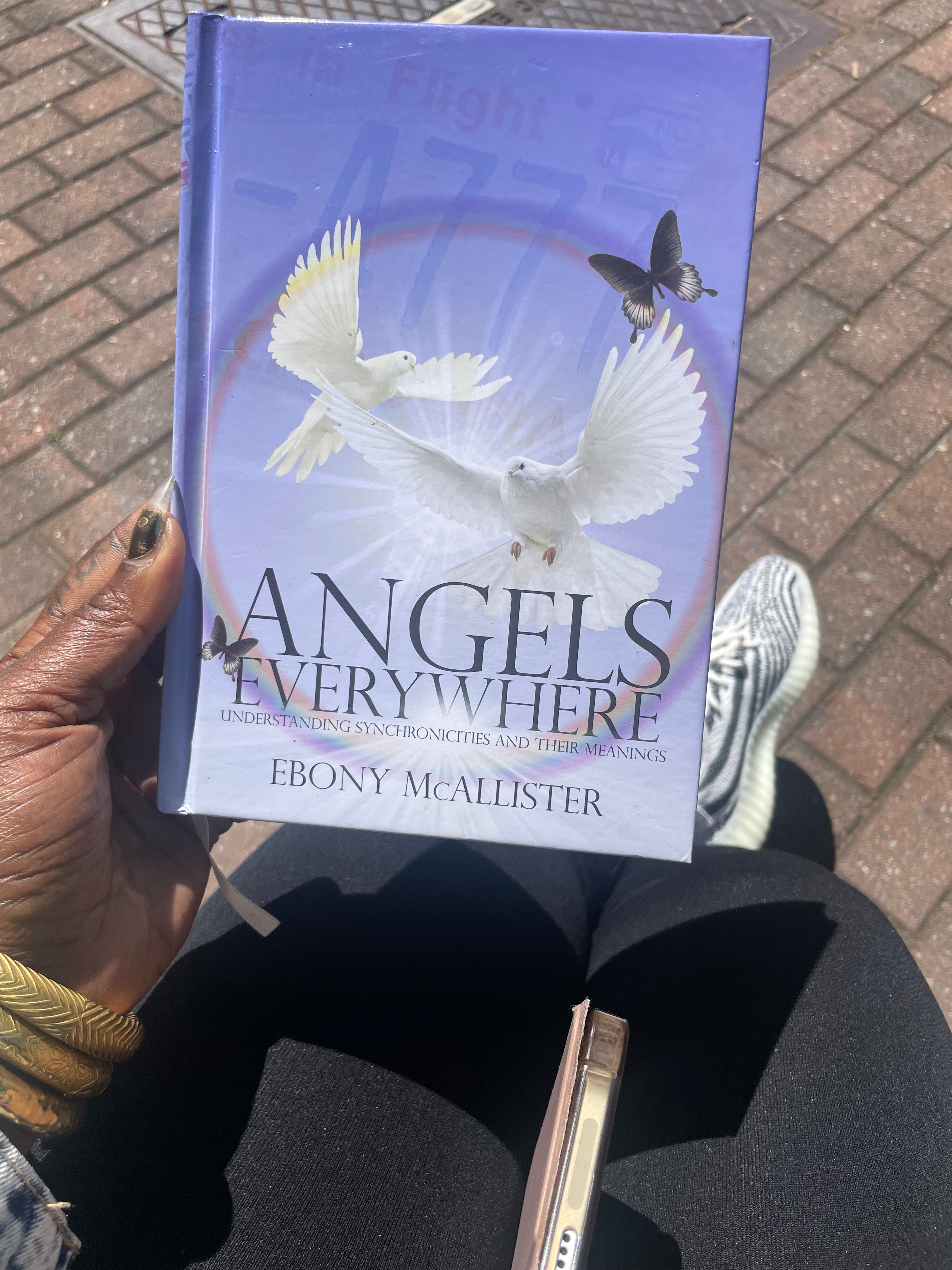 ANGELS EVERYWHERE:: Understanding Synchronicities and Their Meanings